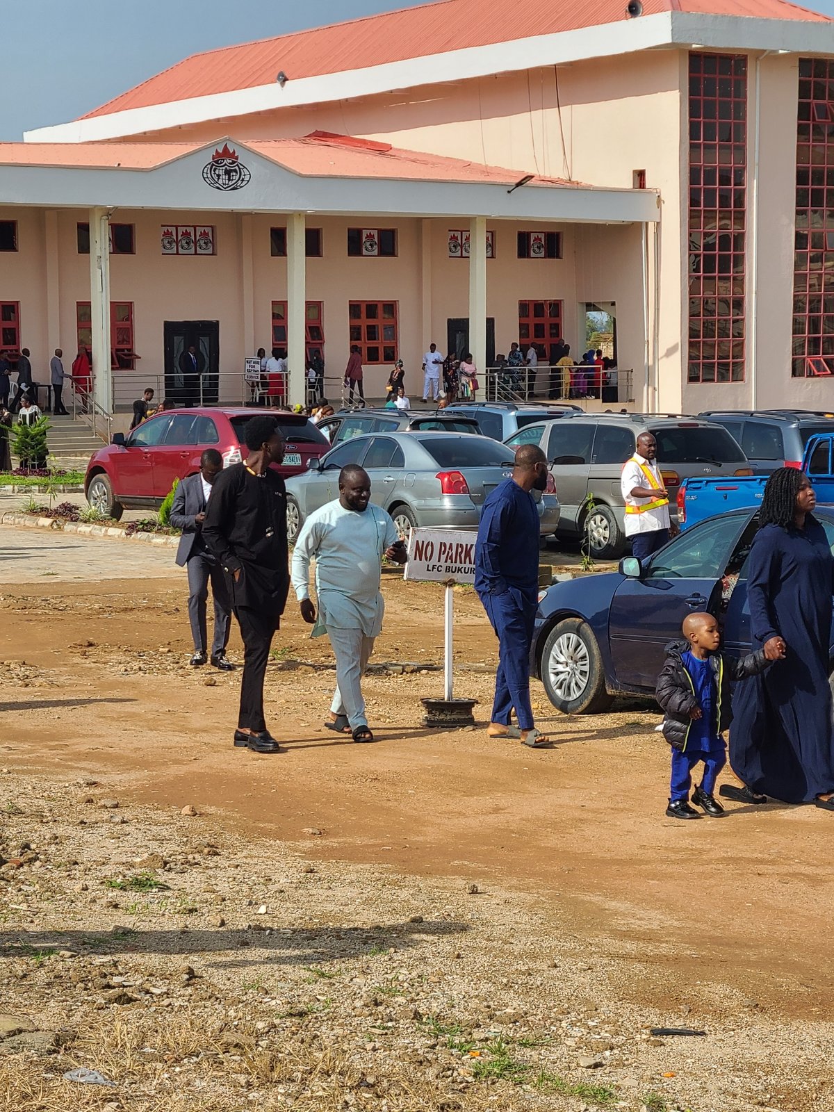 Morning market and street life around Gura Top school