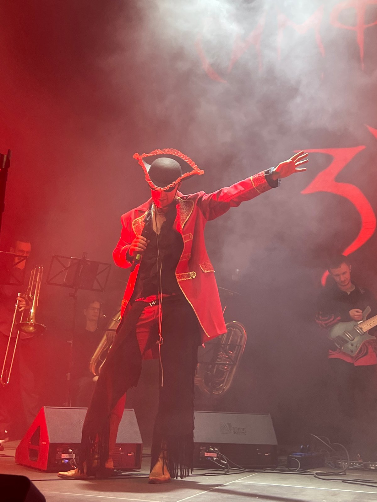 Musical performance with pirate-costumed keyboardist and violinist in Saint Petersburg