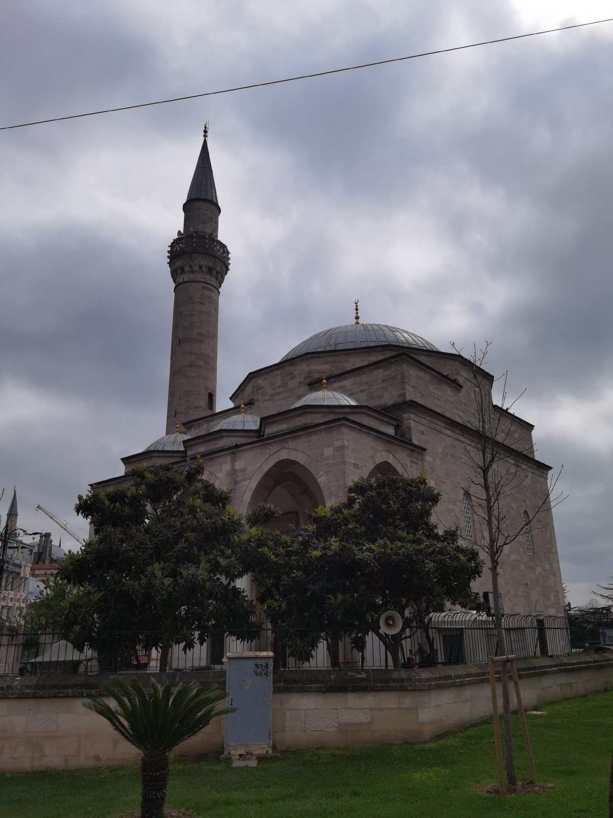 Tourist captures overcast morning scenes around Istanbul's Hagia Sophia district