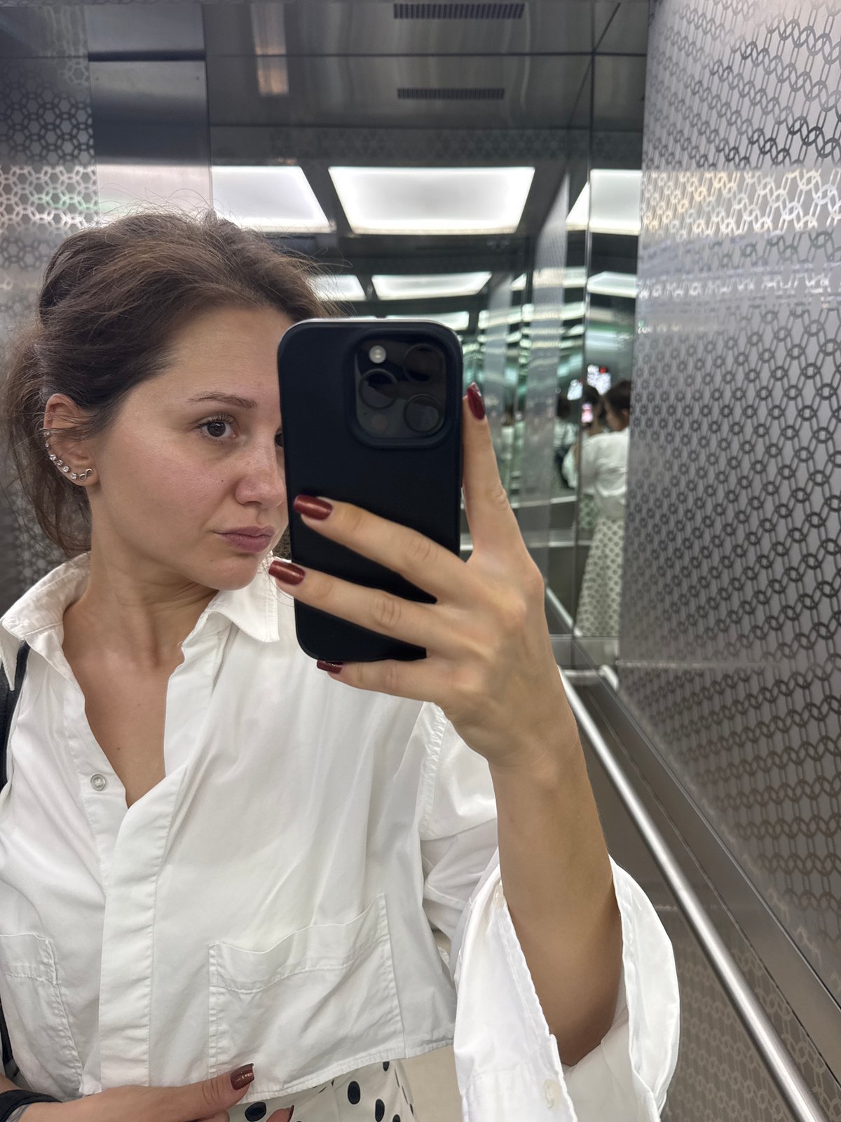 Woman takes selfies across multiple Dubai locations early morning