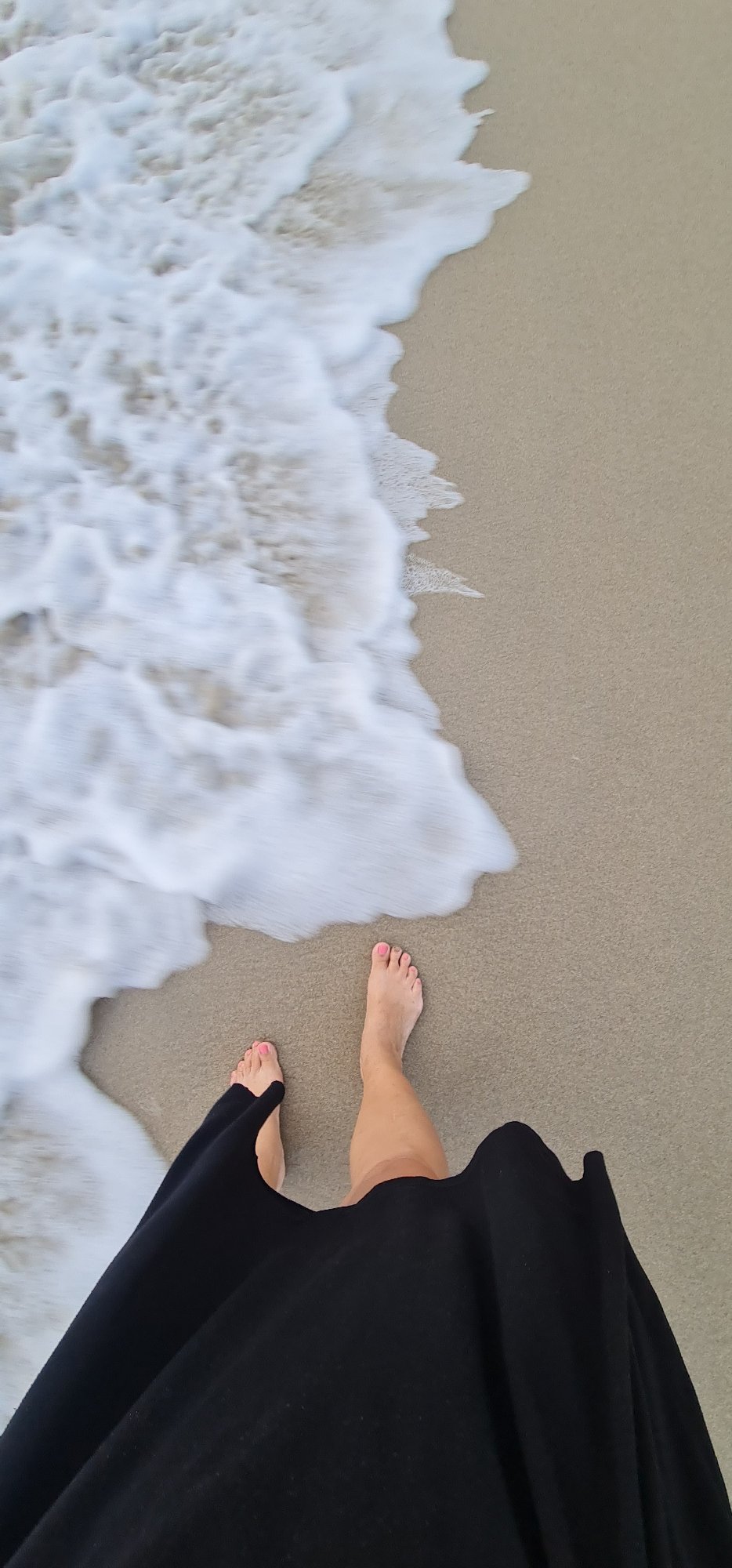 Evening beach stroll captured by witnesses in Đà Nẵng