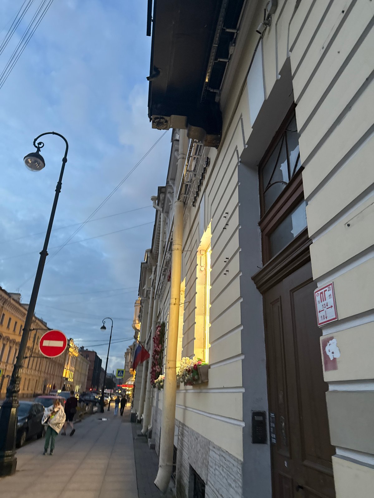 Evening stroll through Saint Petersburg's neoclassical city center