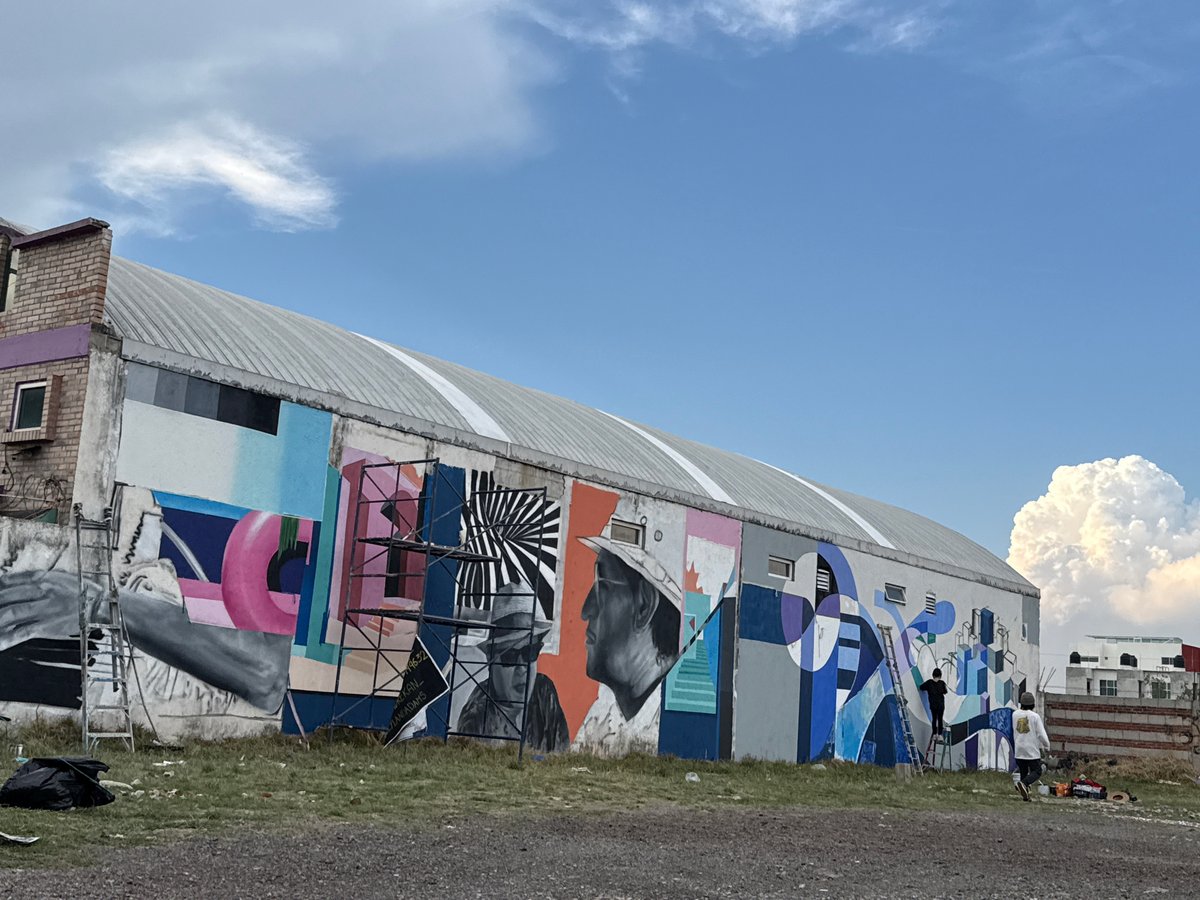 Artist works on large mural in San Andrés Cholula
