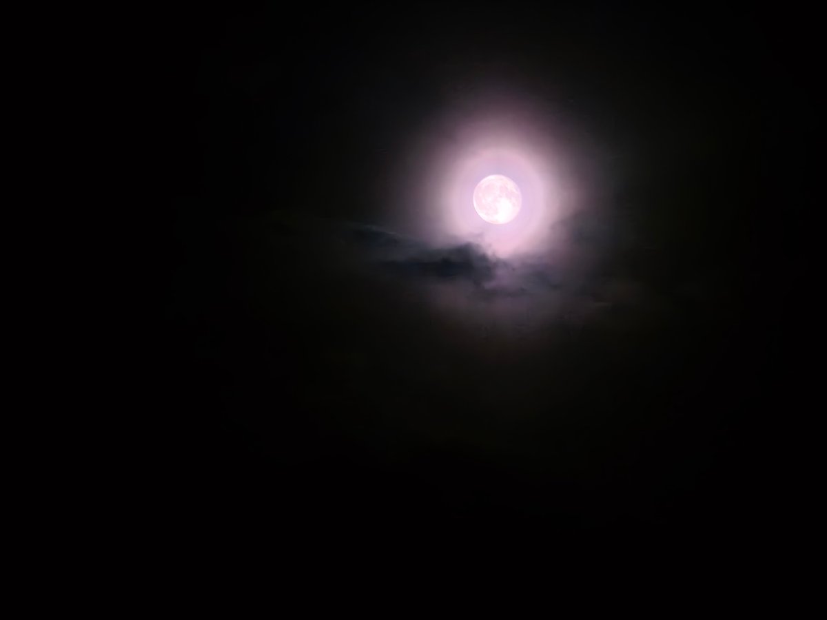Bright Full Moon With Unusual Coloration Observed June 1