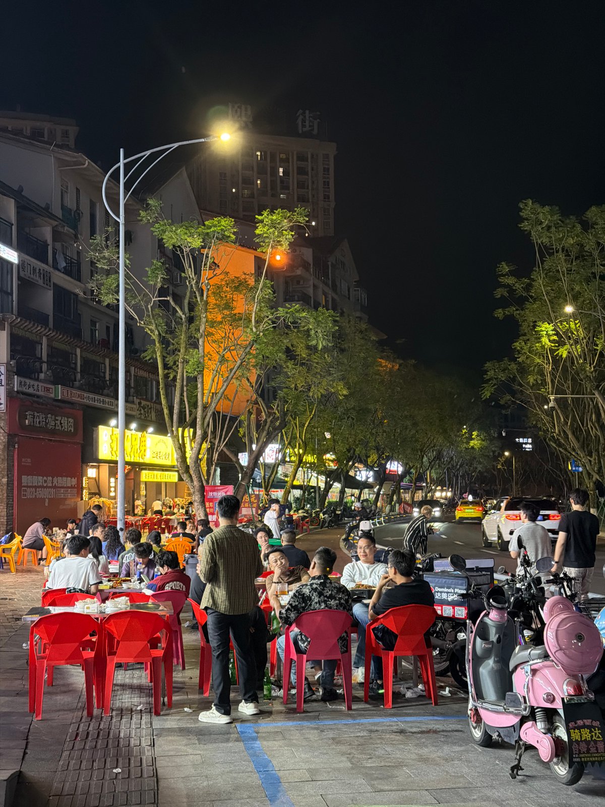 Evening street dining scene bustles in Chongqing High-tech Zone