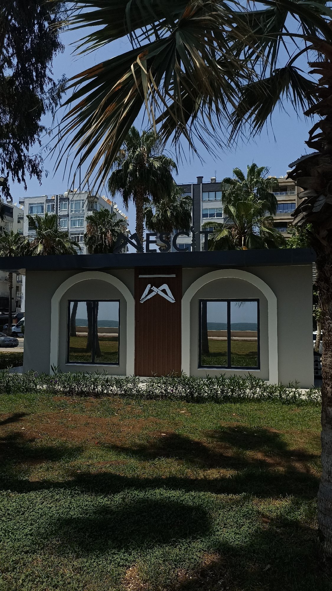 Sunny coastal promenade documented in Yenişehir, Turkey