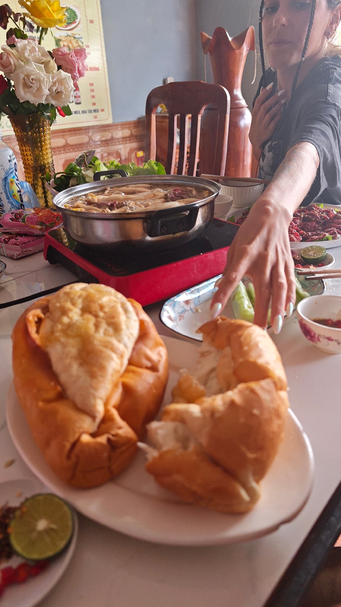 Hot pot dining documented at Púng Luông restaurant