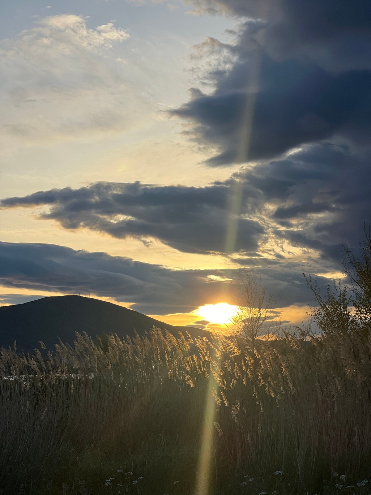 Two aircraft observed in sequence over Montenegro skies