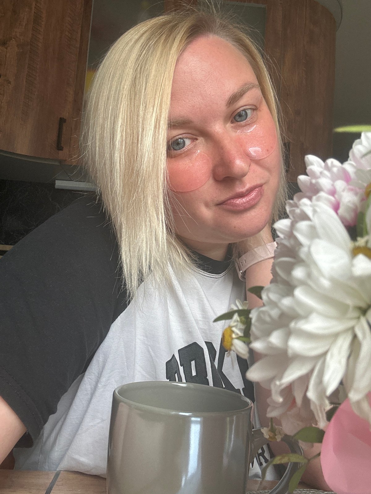 Woman documents morning routine with flowers and coffee in Russia