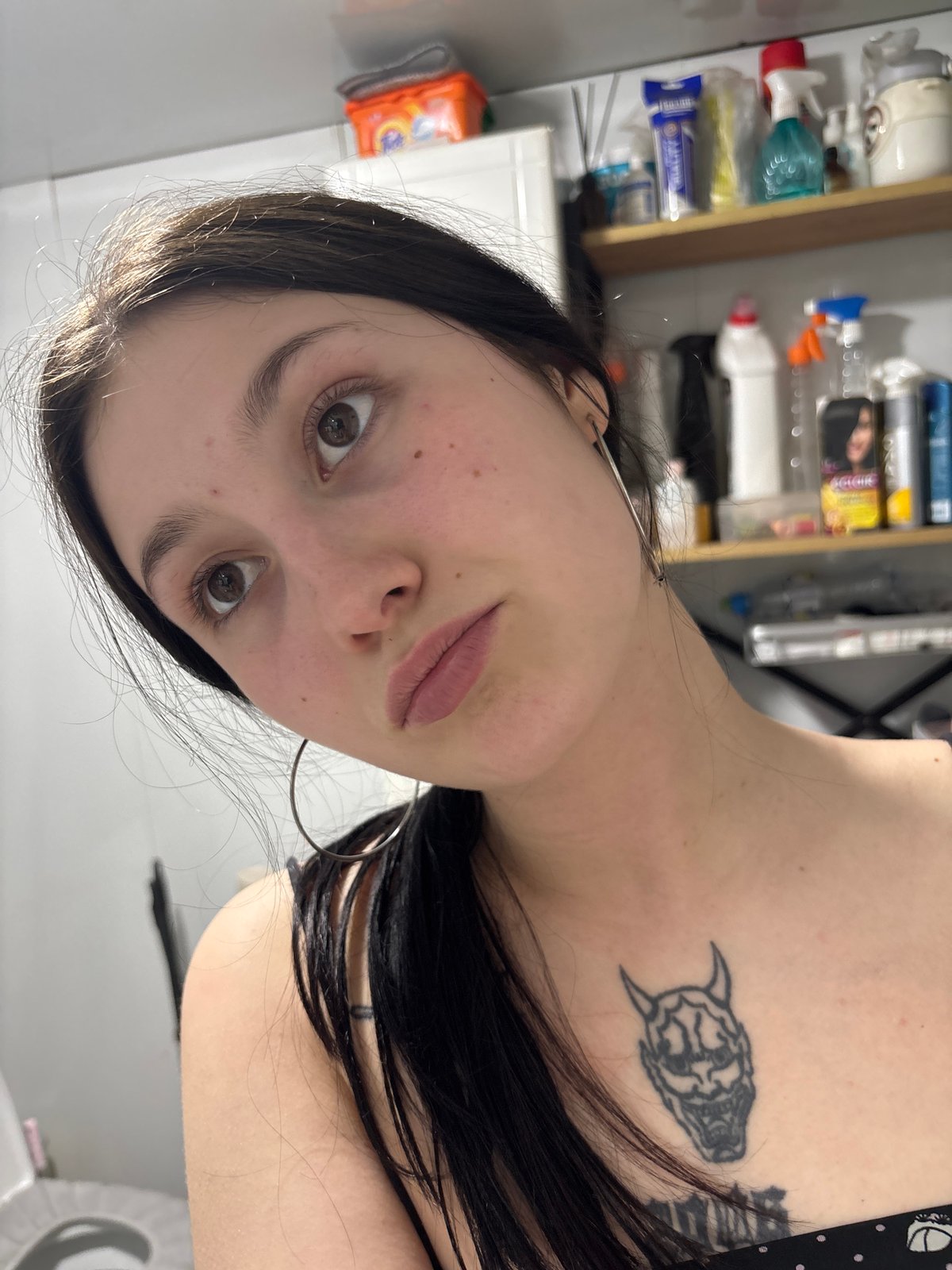Woman documents evening routine through selfies in Фоки, Russia