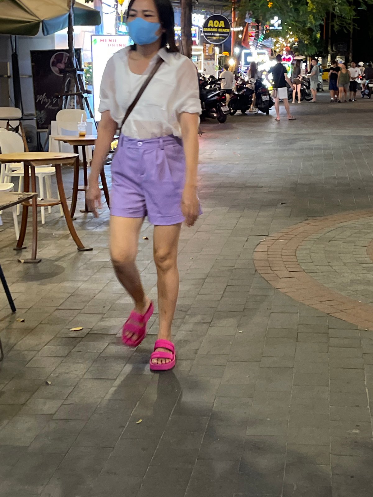 Live music, street food, and lantern light in nighttime Đà Nẵng