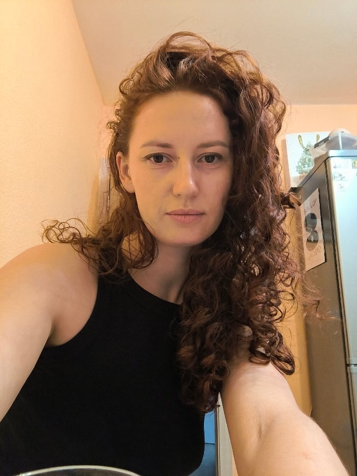 Woman documents evening routine in Saint Petersburg apartment