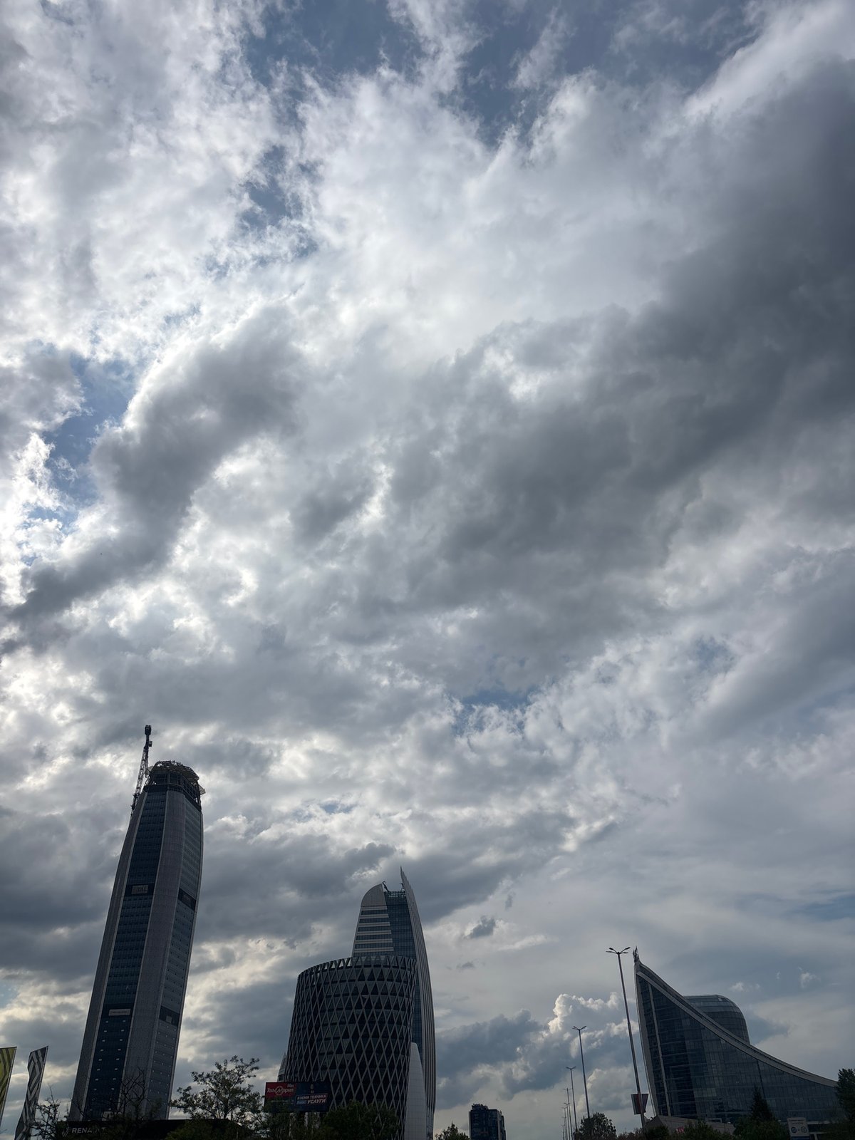 Ordinary moments captured across Sofia during afternoon hours