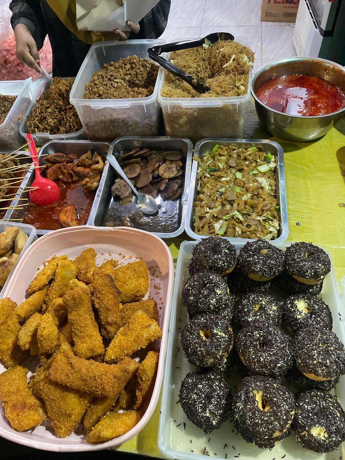 Street food vendor serves traditional Indonesian fare in North Jakarta