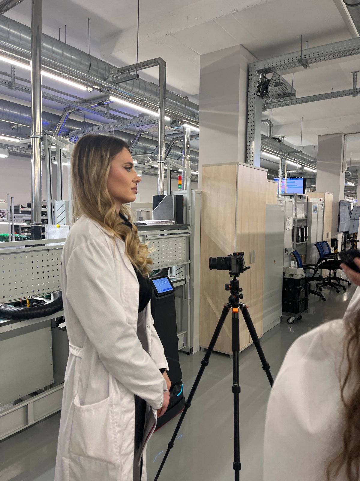 Photo shoot at lab facility in Zelenodol'sk features woman scientist