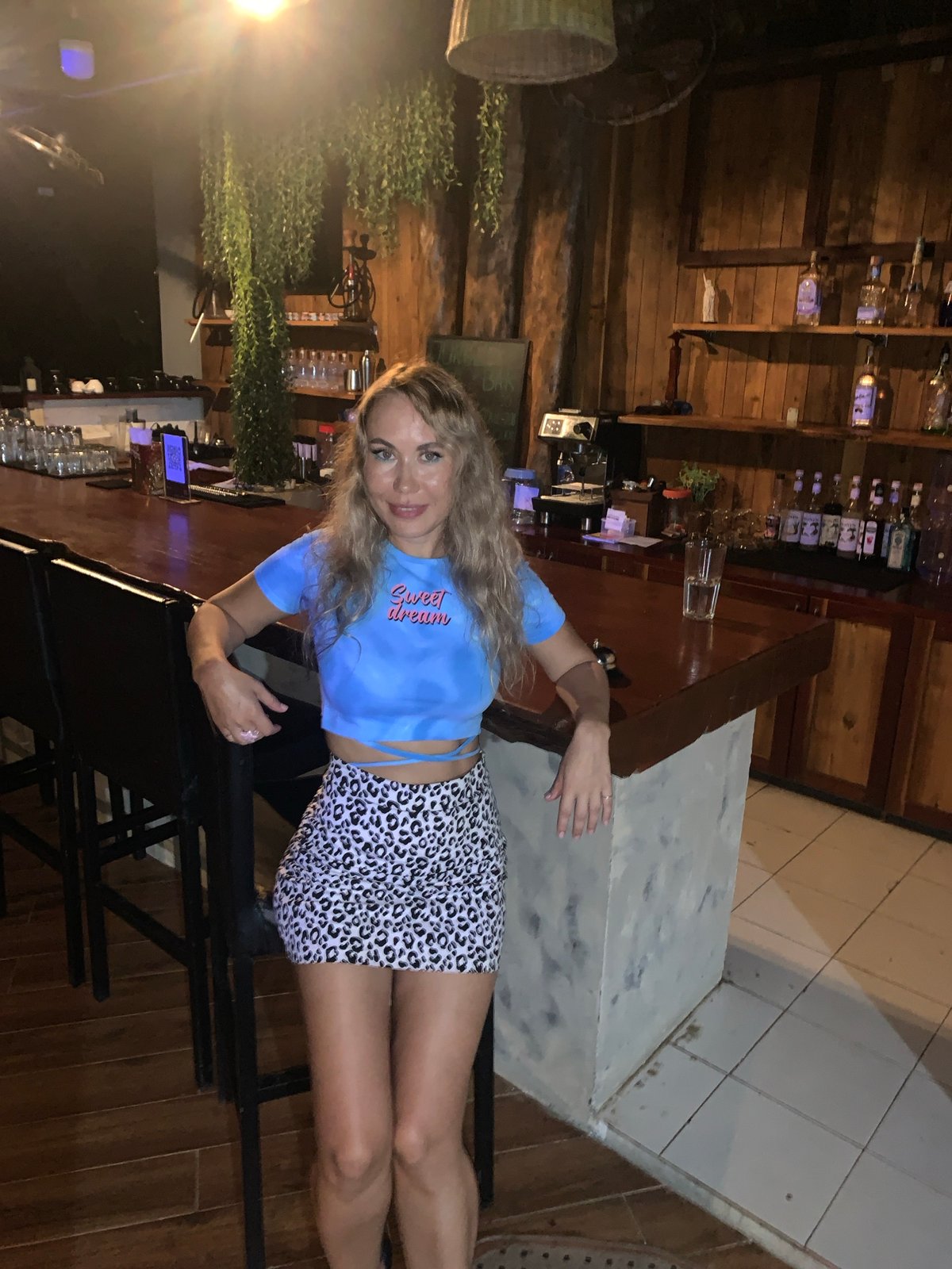 Casual evening drinks at a bamboo bar in Phú Quốc