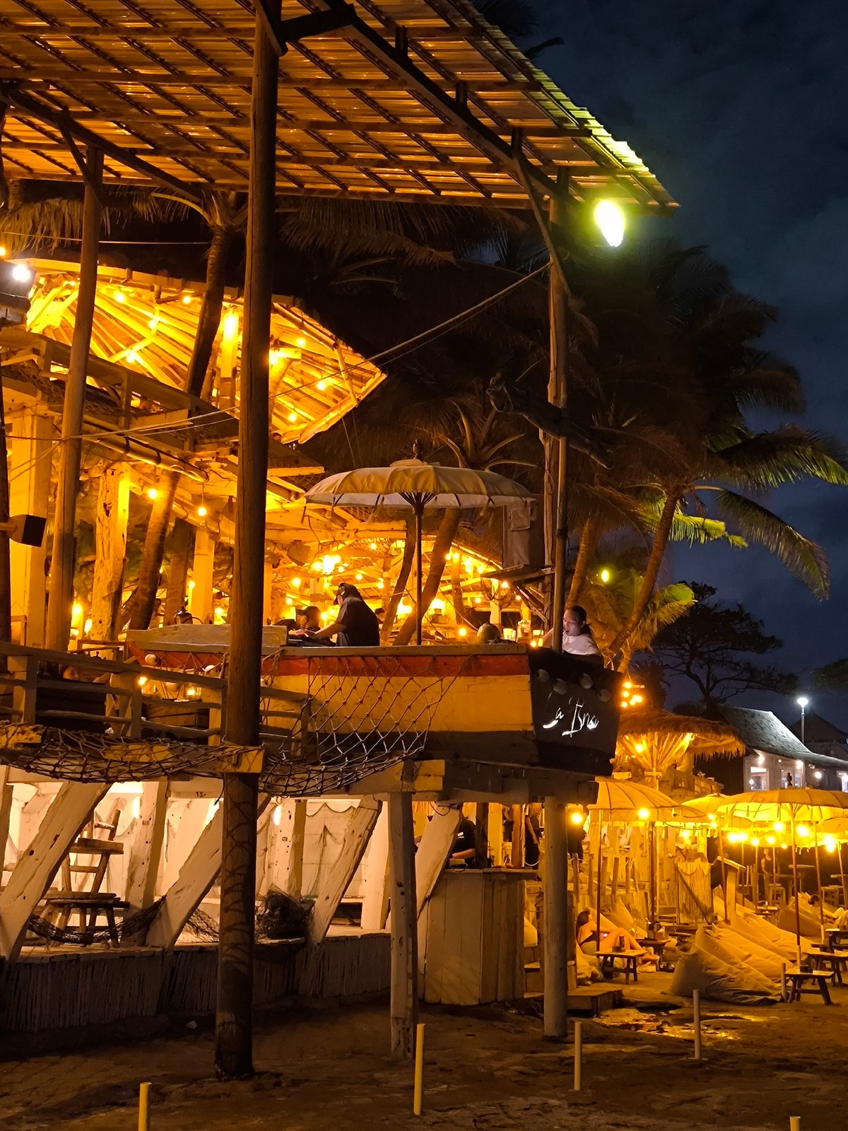 Sunset dining and live music at Indonesian beachfront cafes