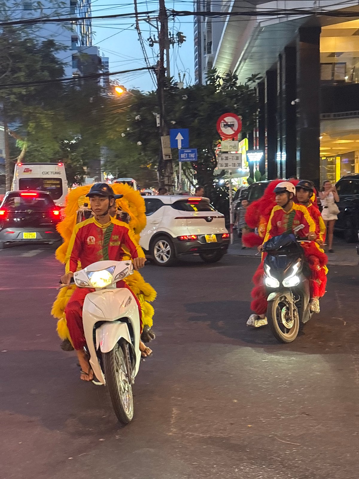 Nha Trang after dark: beachfront skyline, street scenes, and local life