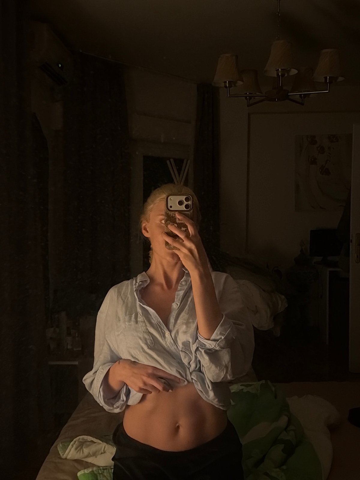 Late-night mirror selfie captured in Petrovac na Moru bedroom
