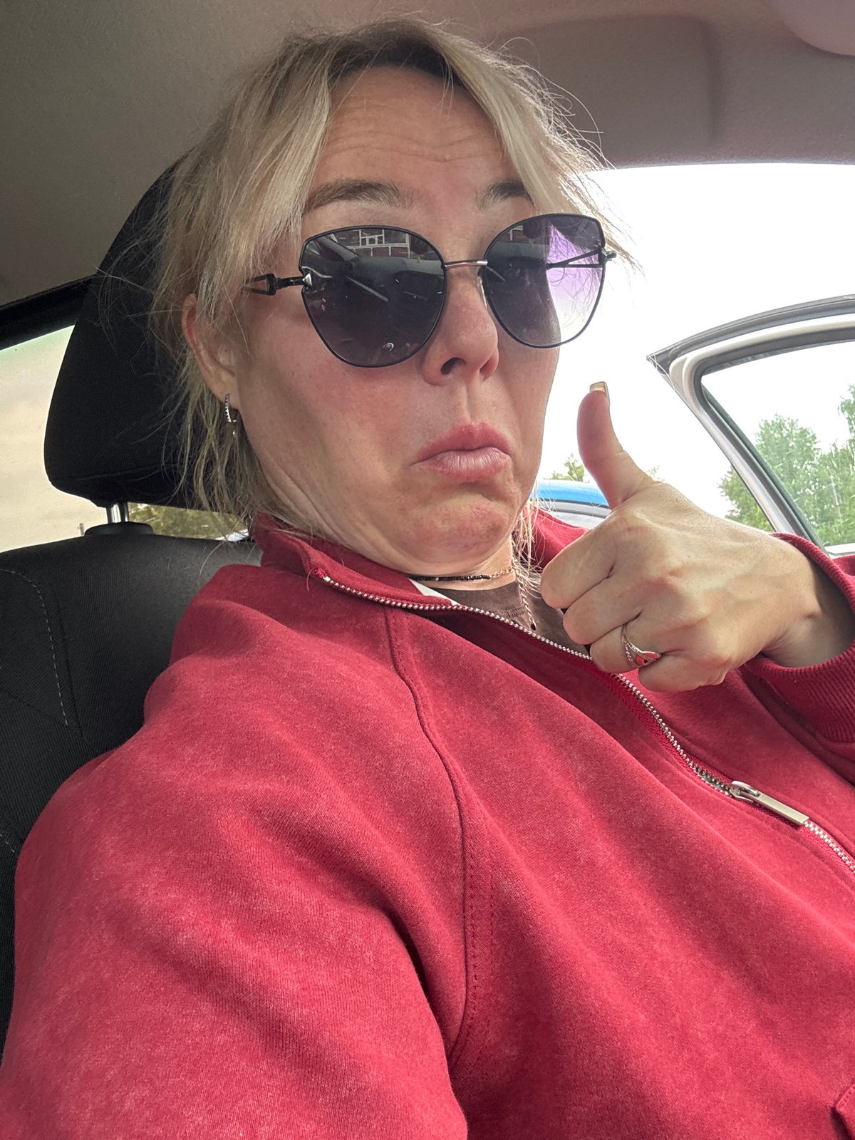 Summer morning in Chastyye: selfies, street scenes, and garden flowers