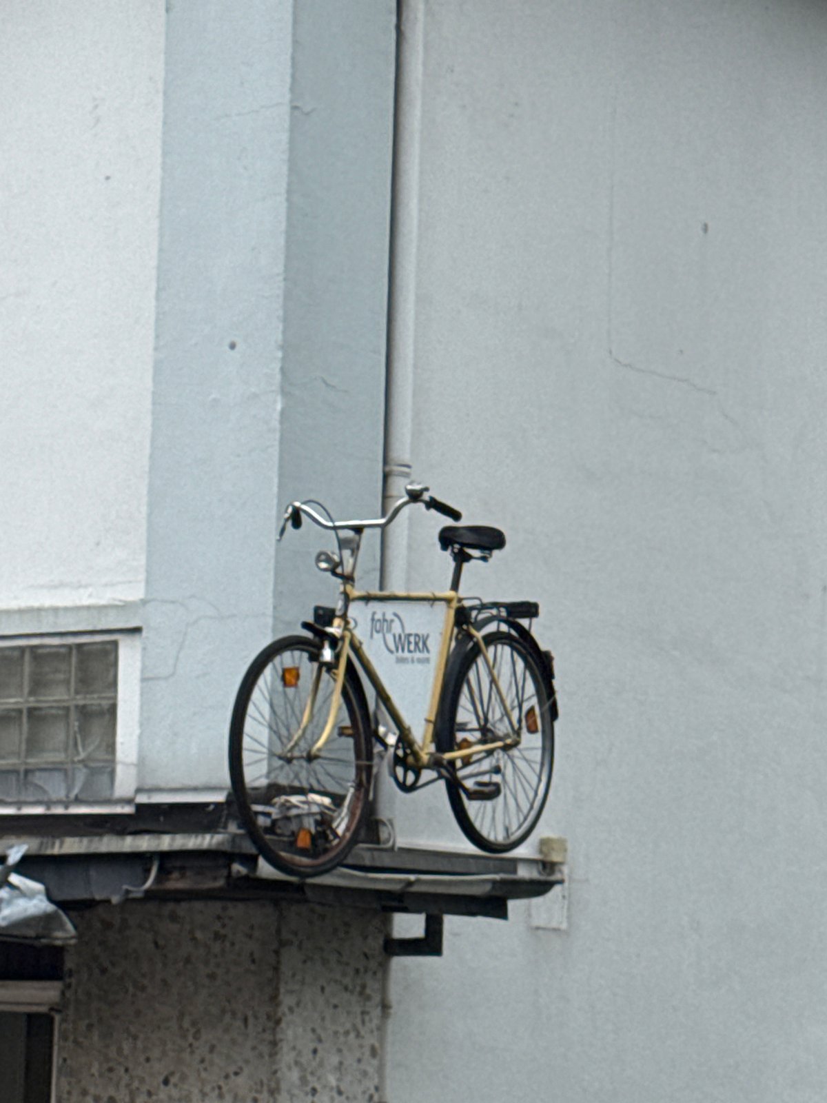 Strolling Bassum's historic center on a grey July morning
