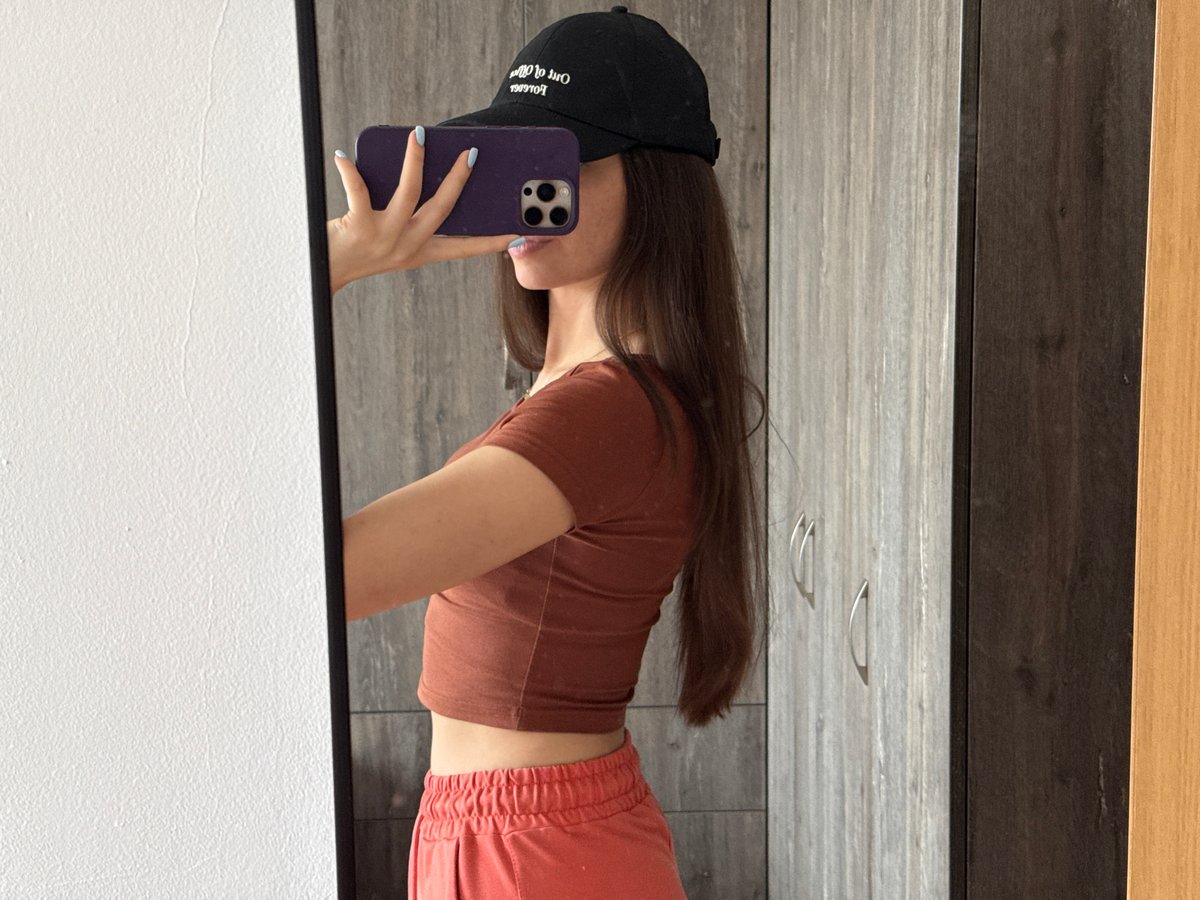 Woman documents morning routine with selfies in Plovdiv