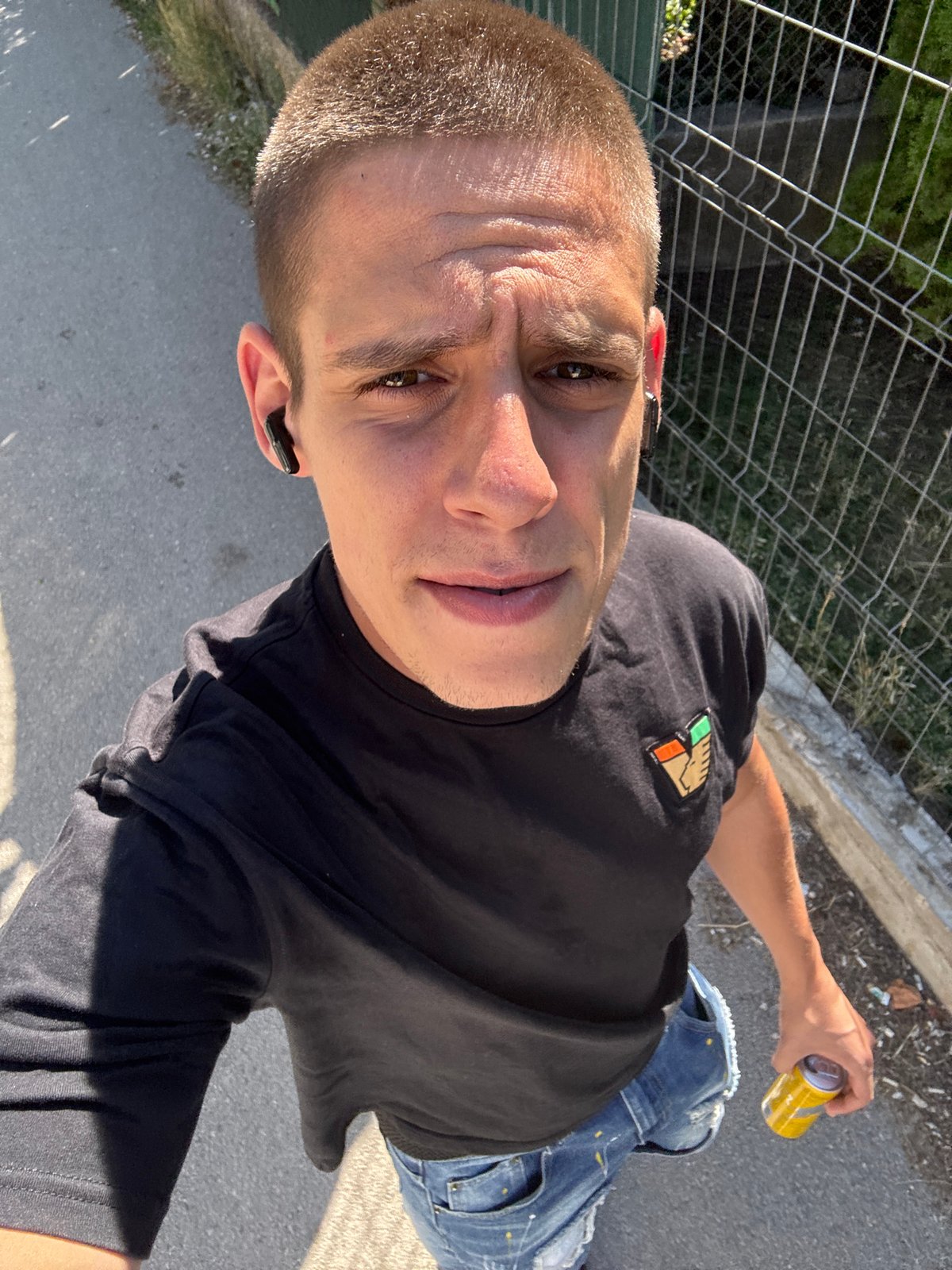 Casual afternoon around Sofia's outdoor staircases and green paths.