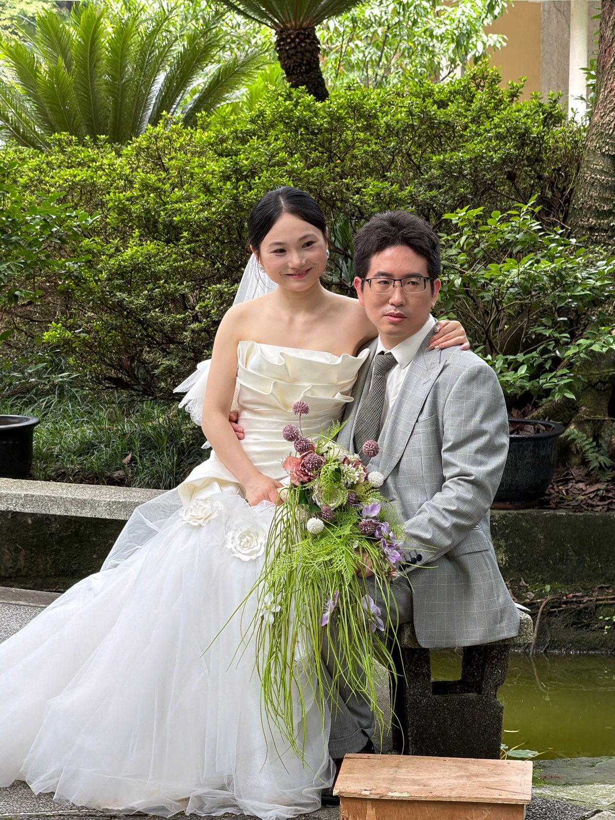 Wedding portraits in a garden setting, Yuzhong District