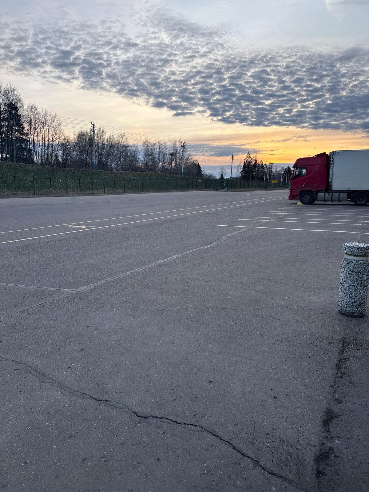 Casual moments captured across Russian towns during early morning