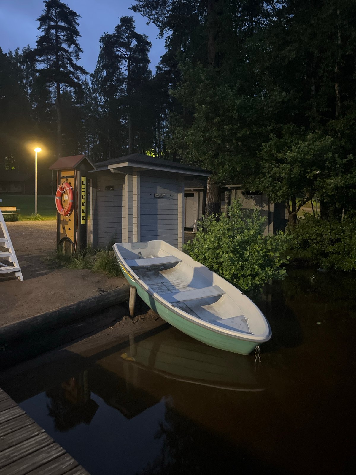 Evening lakefront scenes documented in Vantaa, Finland