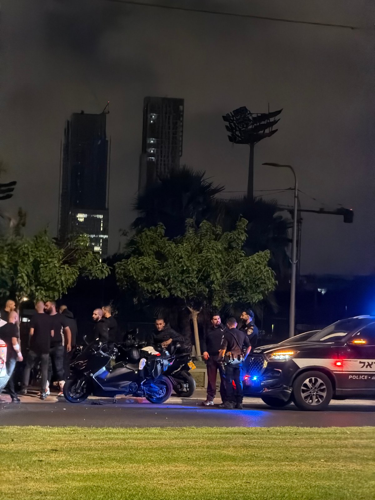 Police respond to nighttime incident on Tel Aviv street