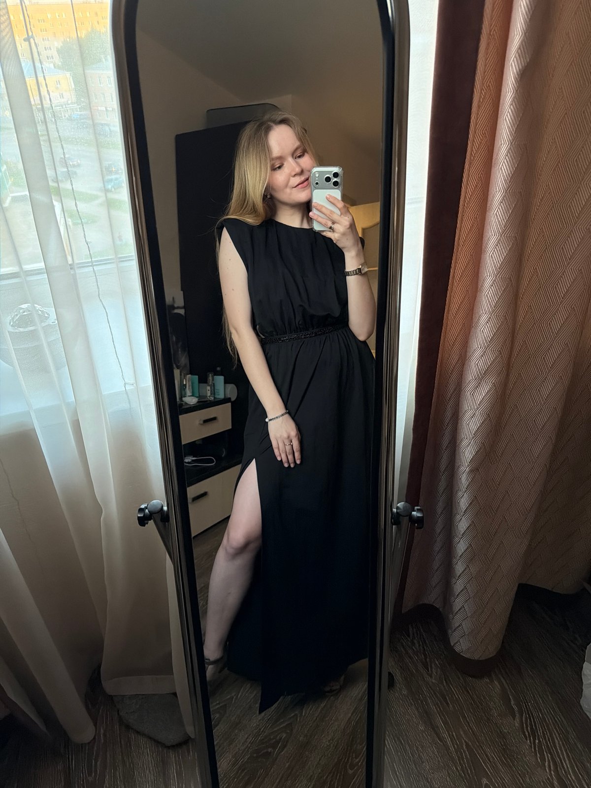Woman celebrates birthday with mirror selfies in Izhevsk