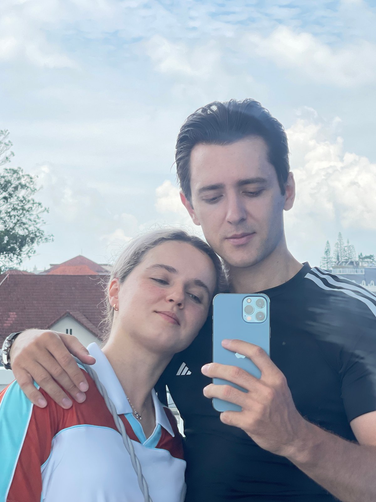 Morning scenes captured in Đà Lạt: selfies, traffic, motorcyclist