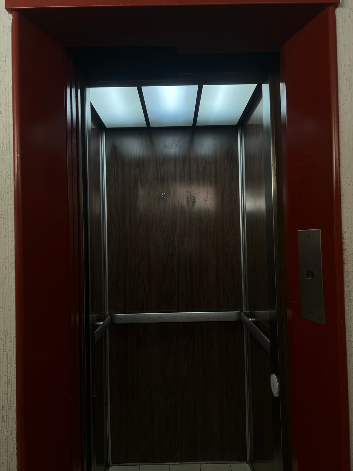 Elevator interior photographed from below in Mexico City