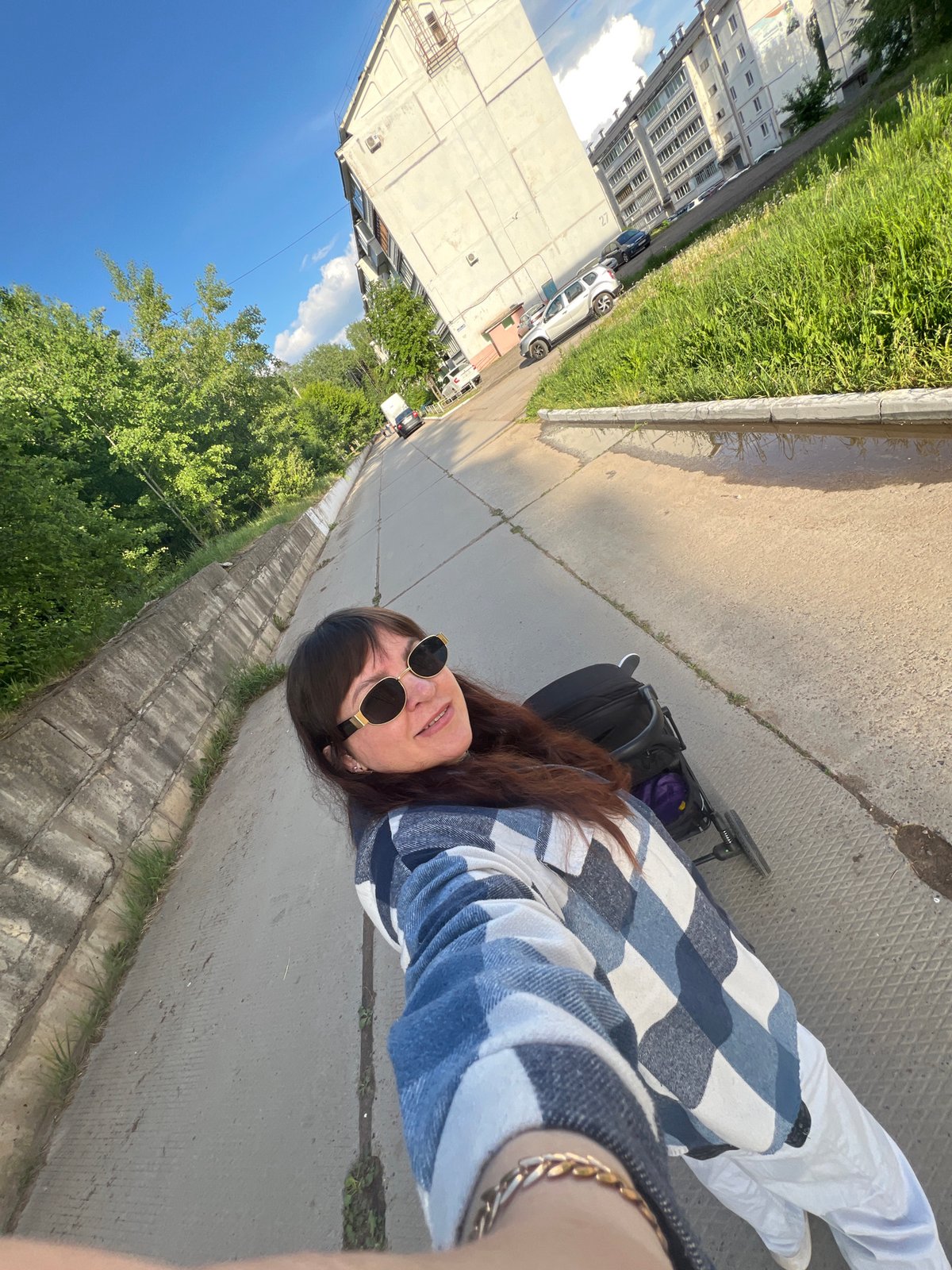 Daily life moments captured across Noviy, Russia Saturday afternoon