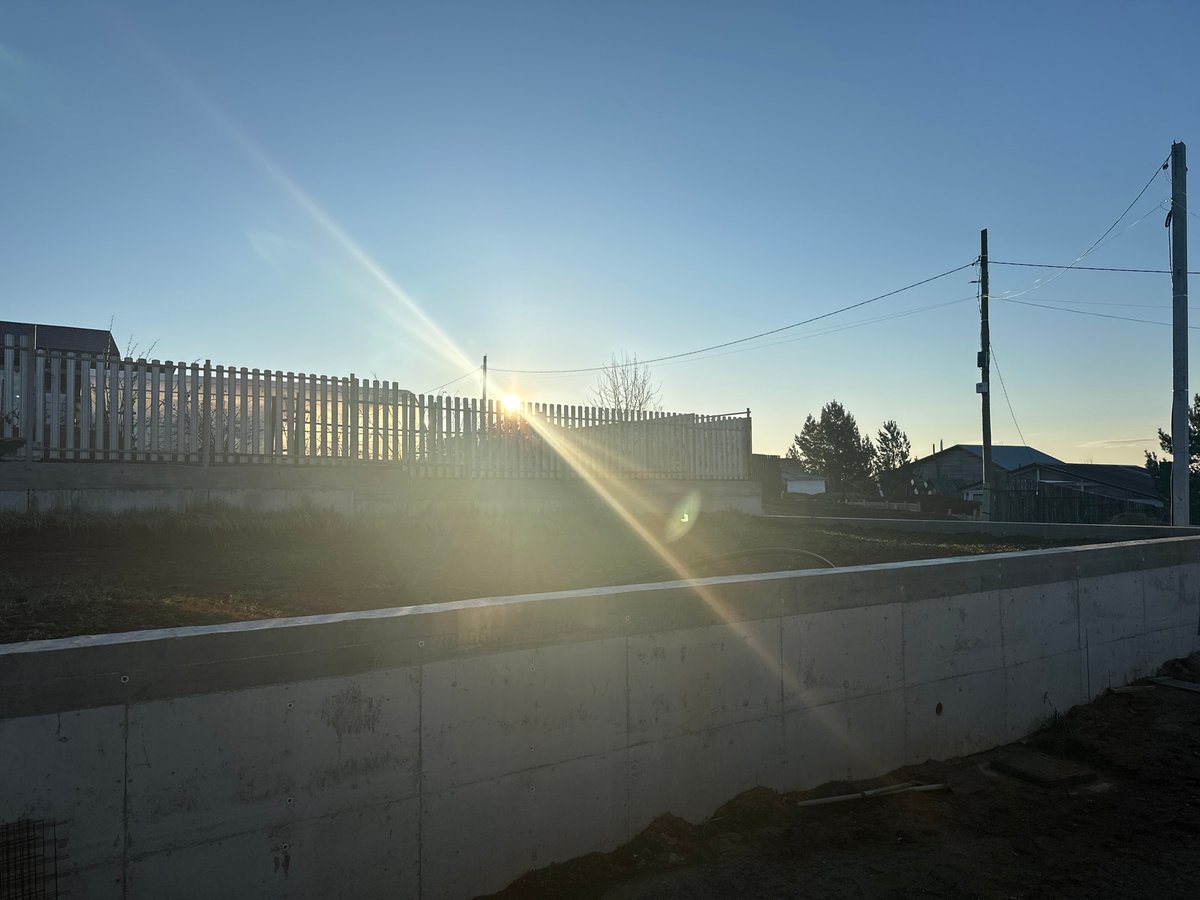 Concrete retaining wall documented under clear skies in Russia