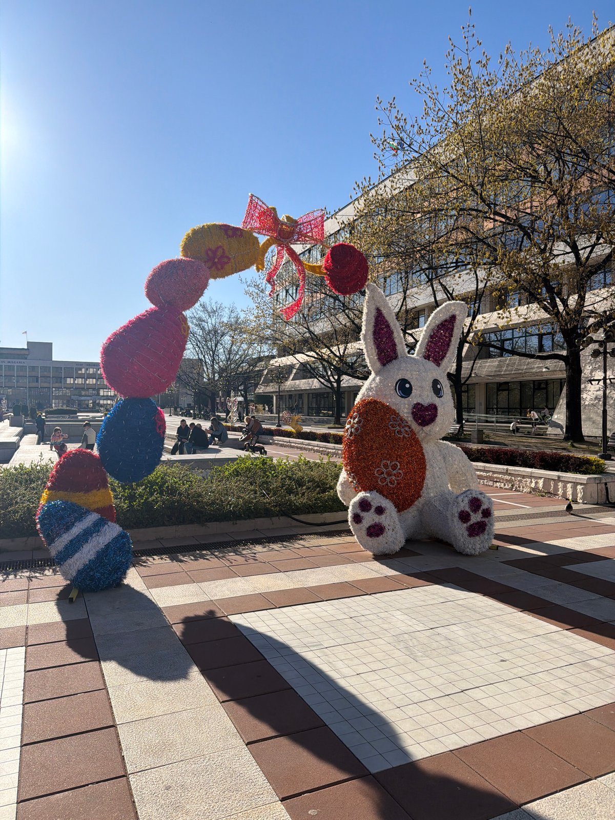 Easter displays spotted in Blagoevgrad including bunny sculpture, mountain cross