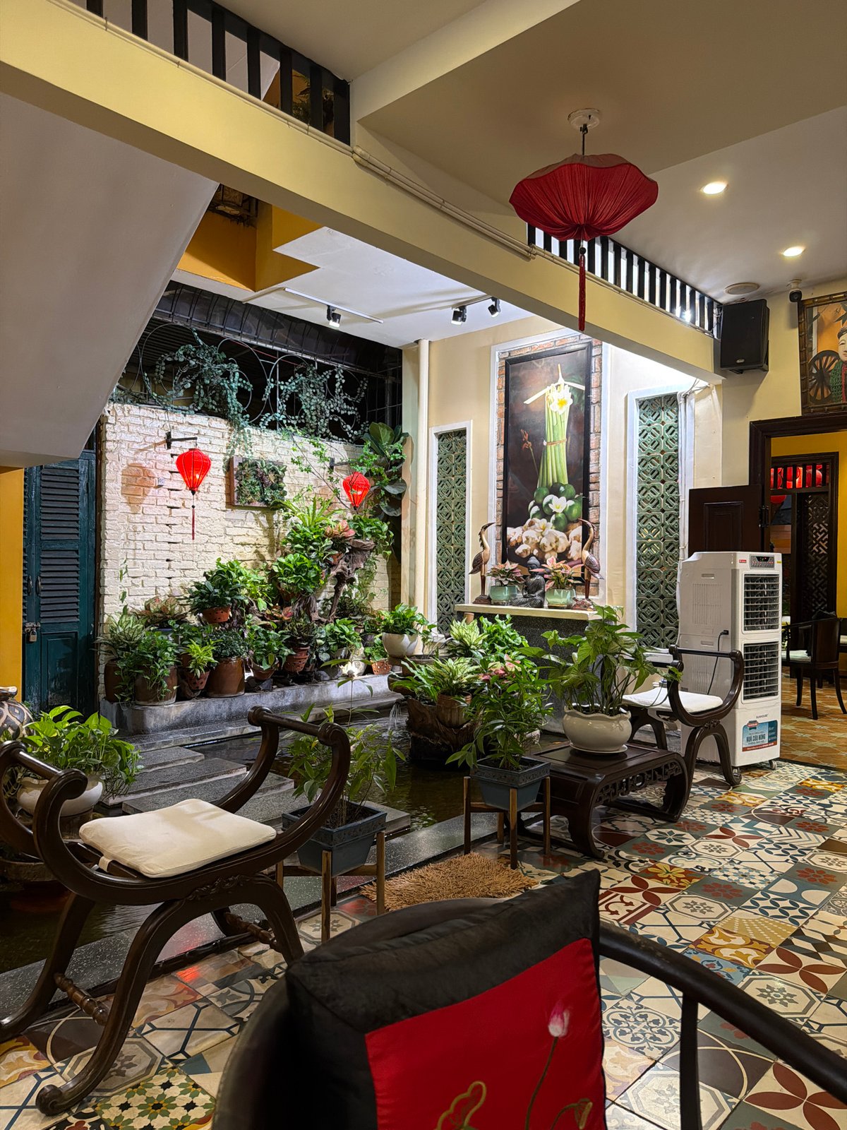 Browsing cafes, koi ponds, and shops in Nha Trang