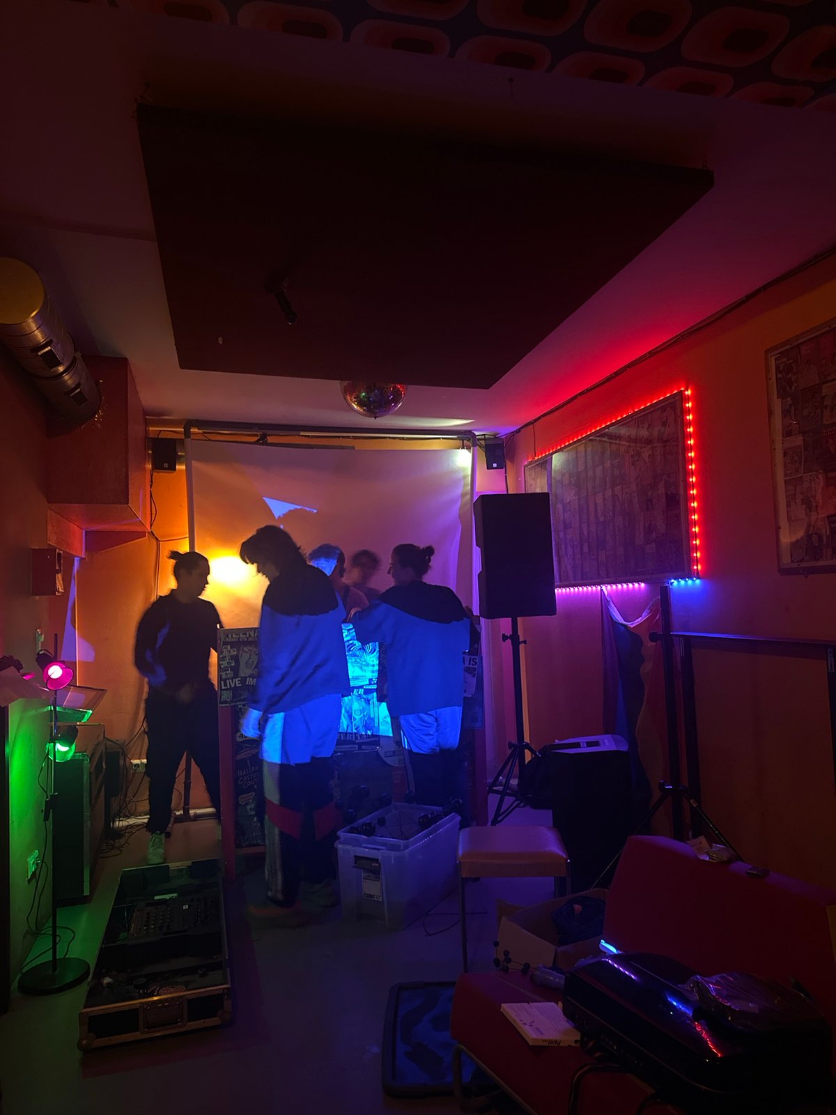Berlin witnesses document indoor LED gathering, graffitied building exterior