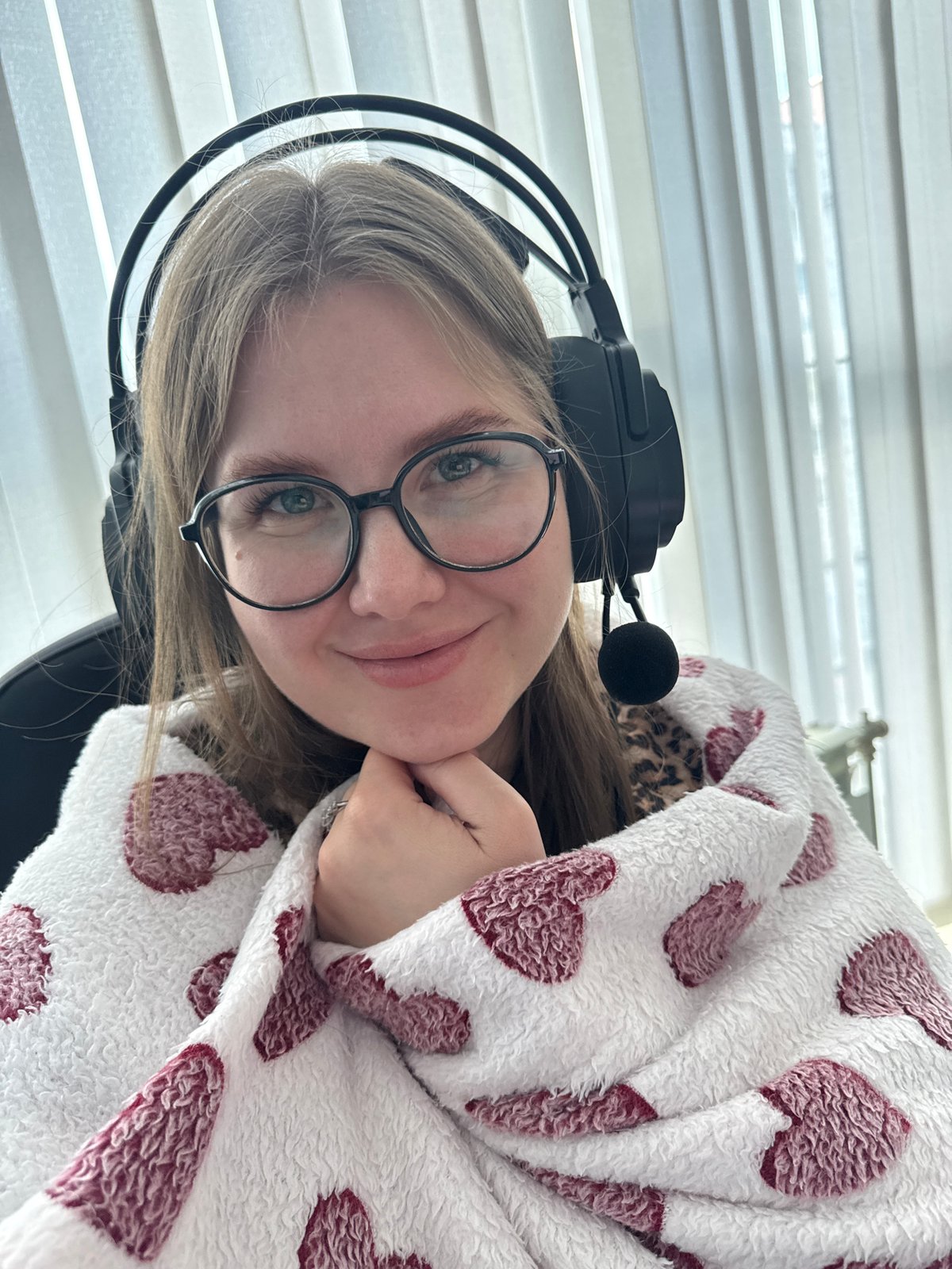 Person with headset wrapped in blanket observed in Perm