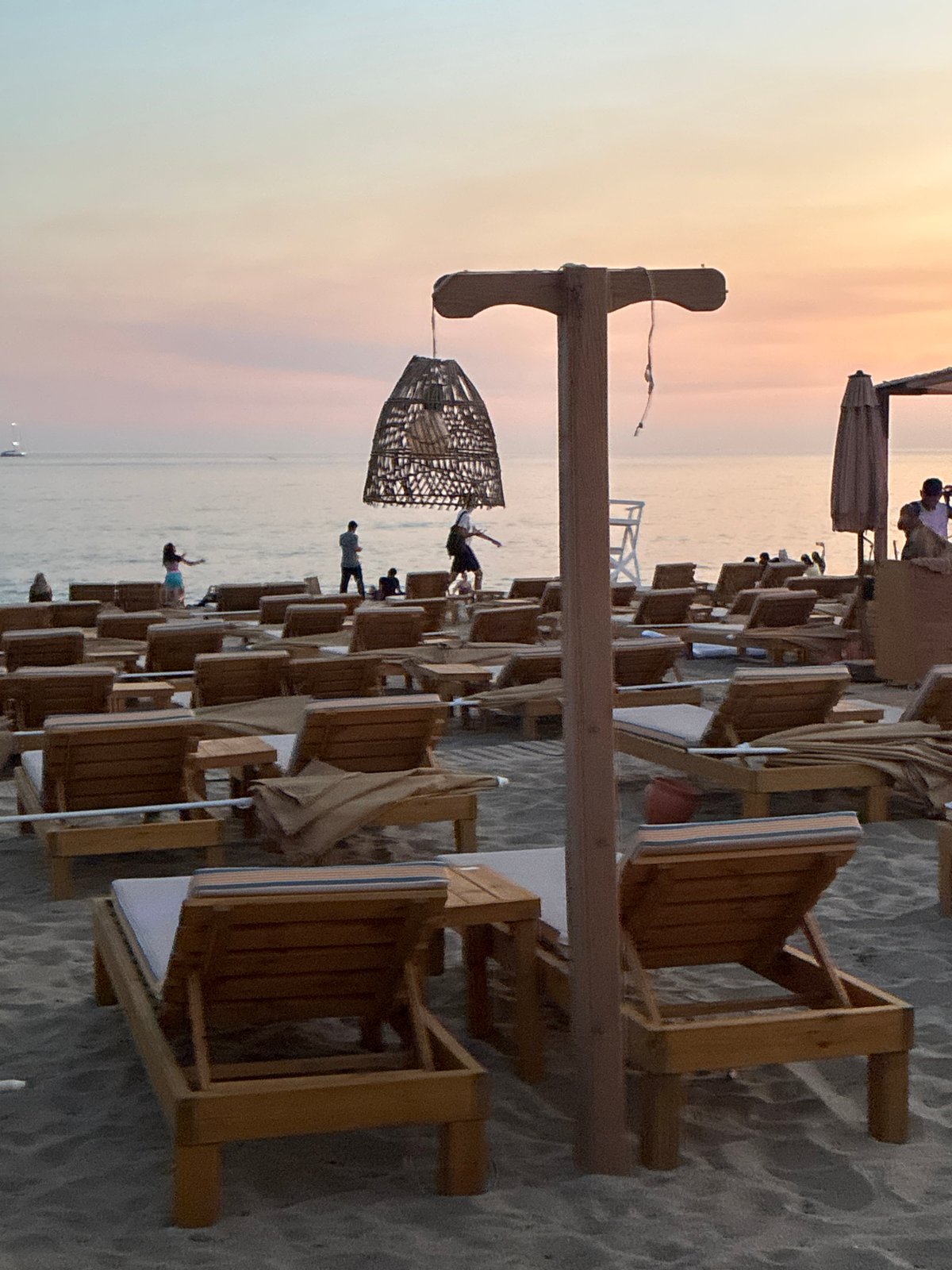 Sunset live music and evening scenes at Alanya beach club