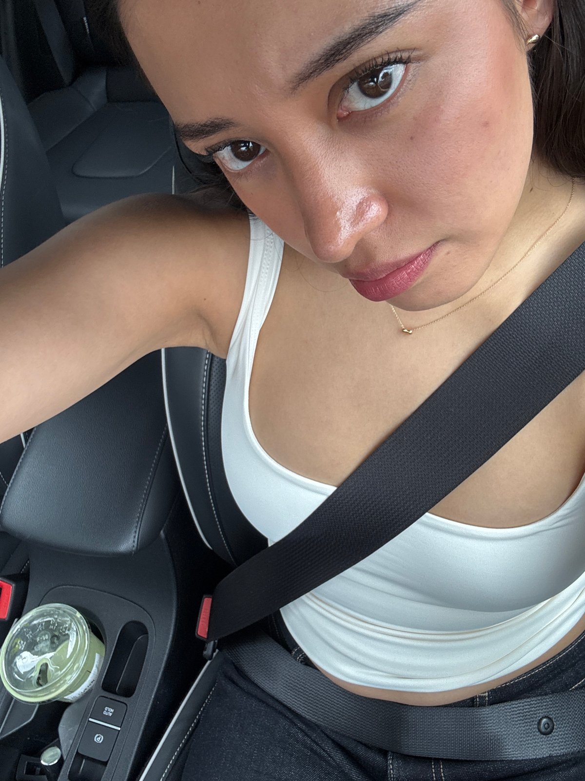 Woman photographed in car wearing seatbelt in Puebla
