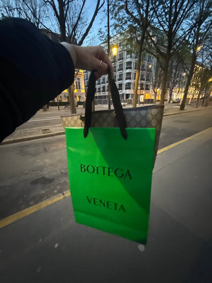 Evening luxury shopping documented on Paris's Avenue Montaigne