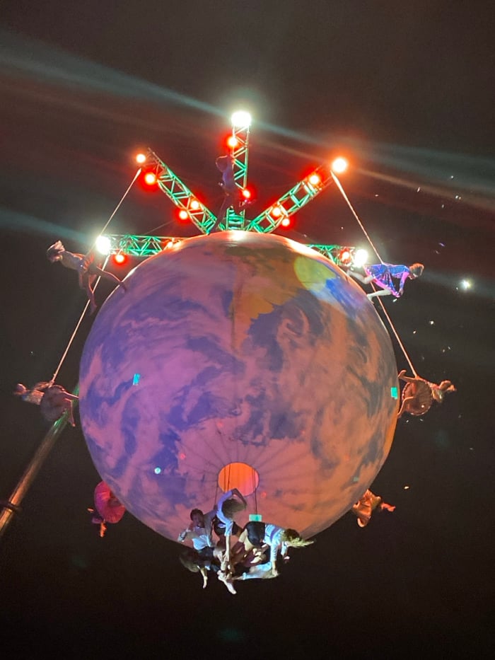 Aerial Earth Globe Performance with Orchestra in Buenos Aires