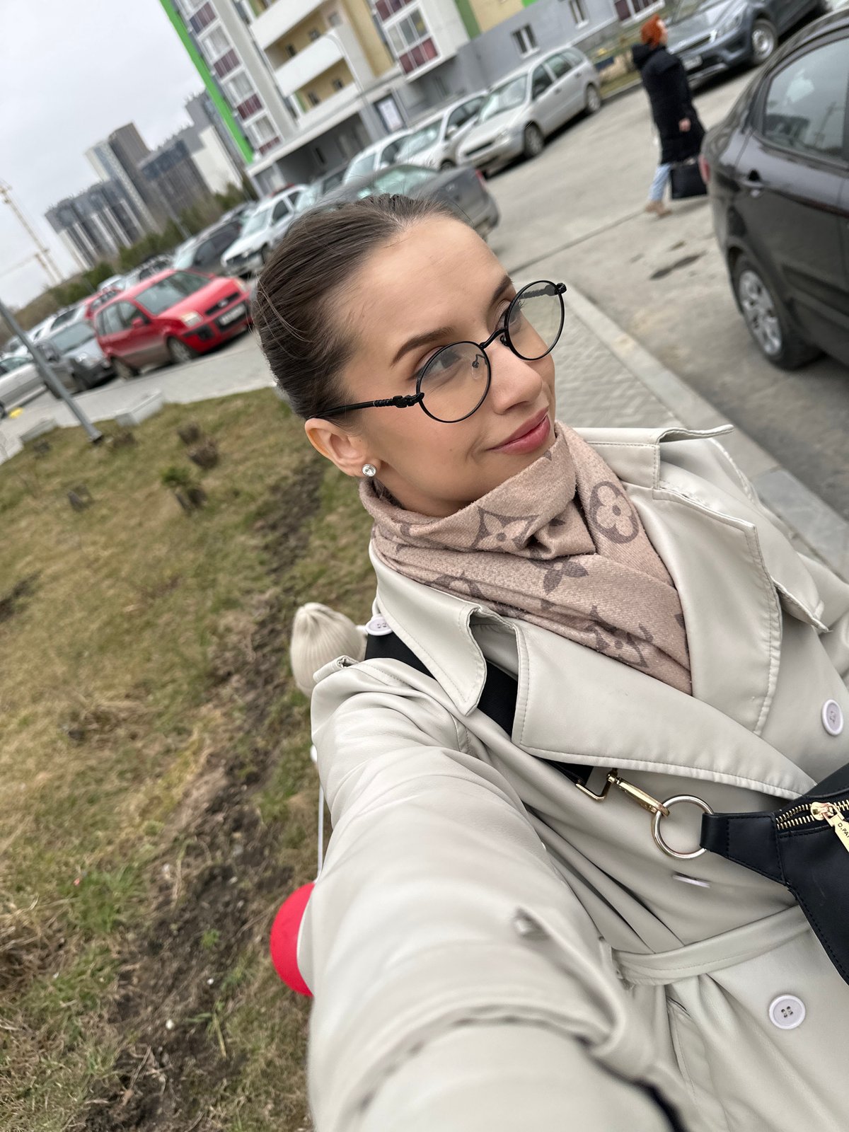 Everyday moments captured across Yekaterinburg during brief afternoon timespan