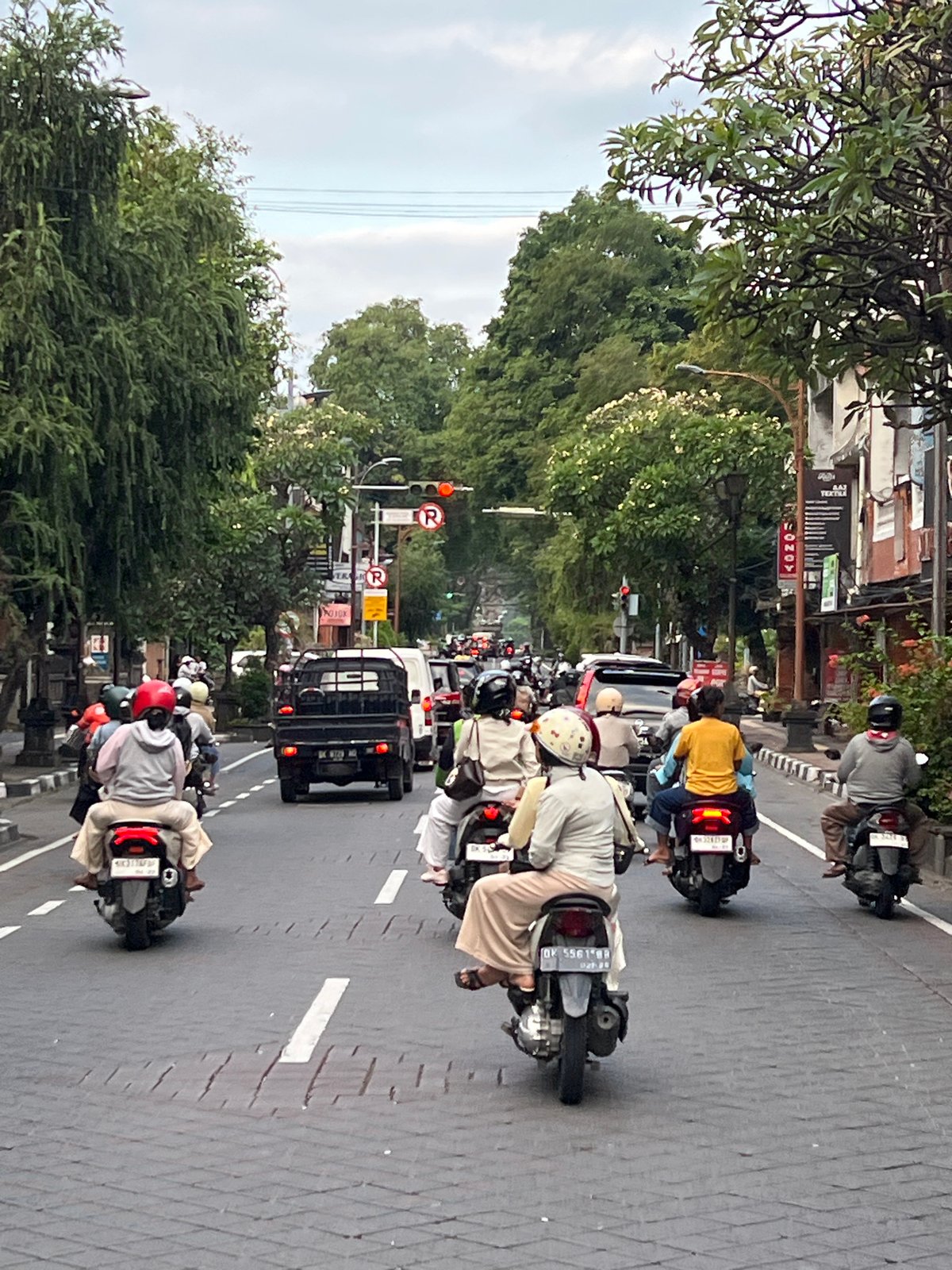 Everyday street life across a busy Denpasar morning