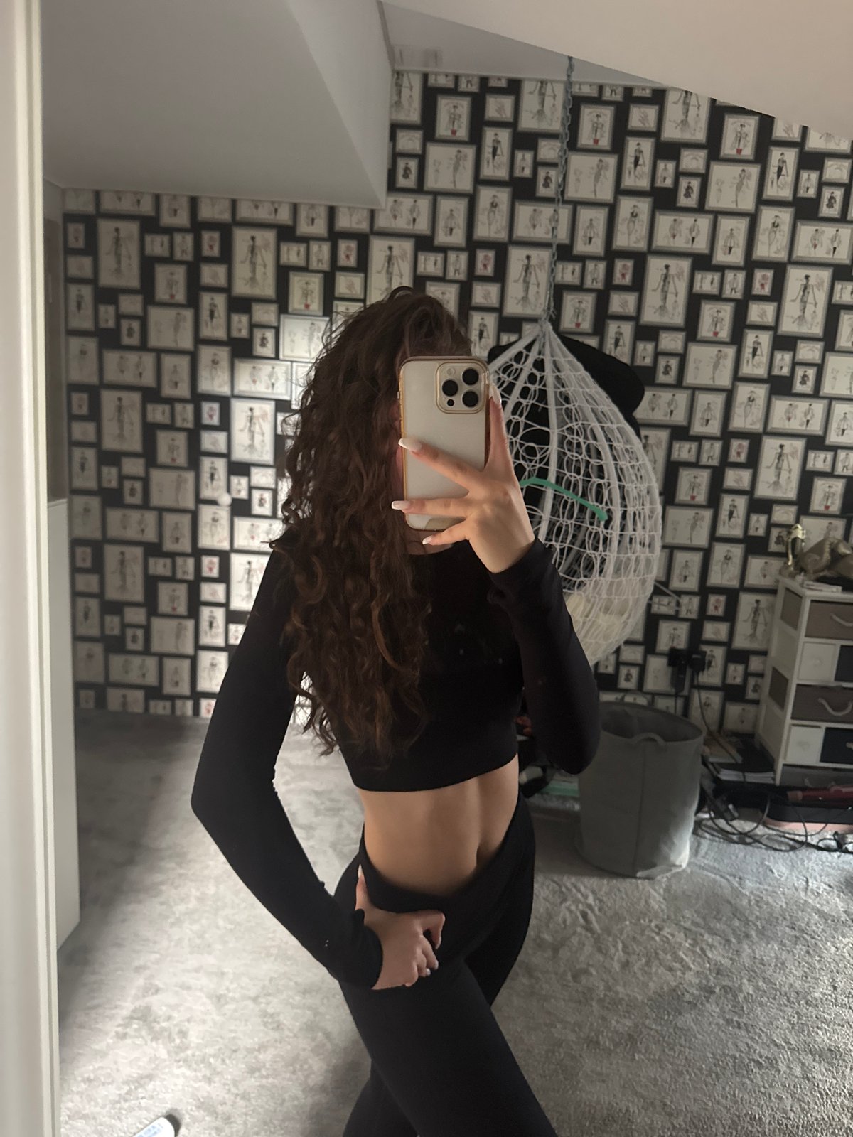 Mirror selfie in a Sofia bedroom, classic casual setup.