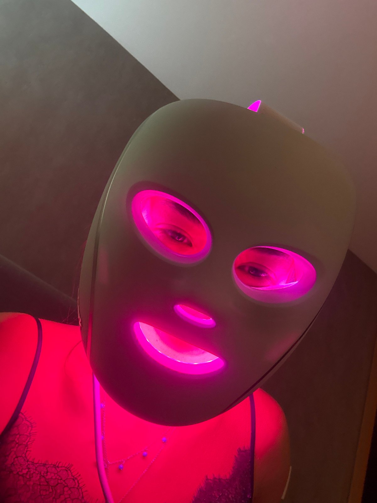 Late-night self-care routine documented in Mexico includes therapy, pets