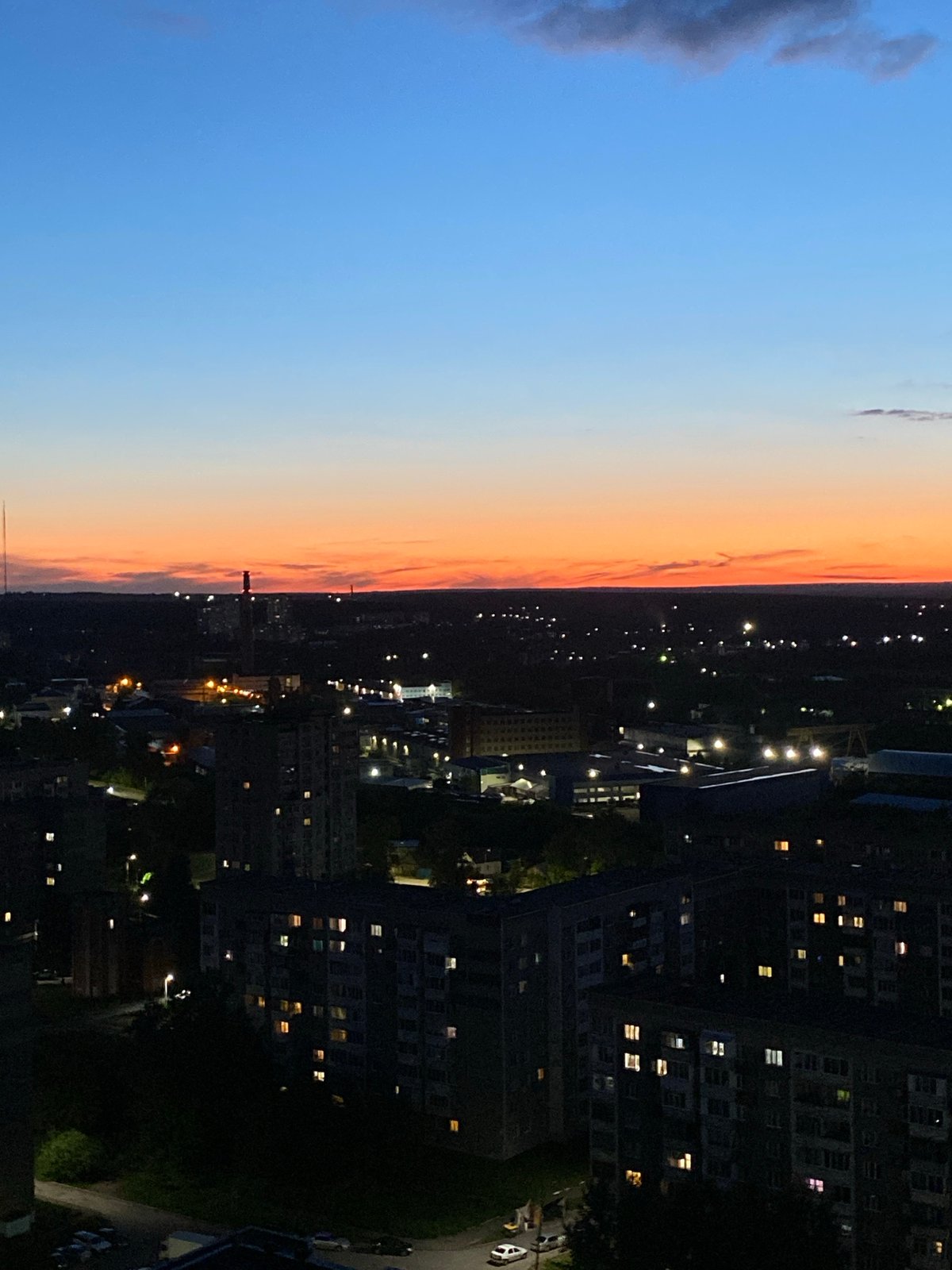 Twilight moments captured in Izhevsk: cityscape and warm portraits