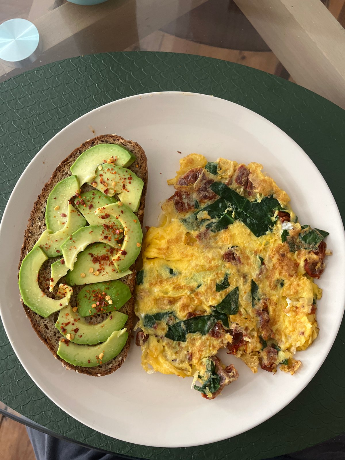 Morning breakfast documented in Lyon apartment over 49 minutes